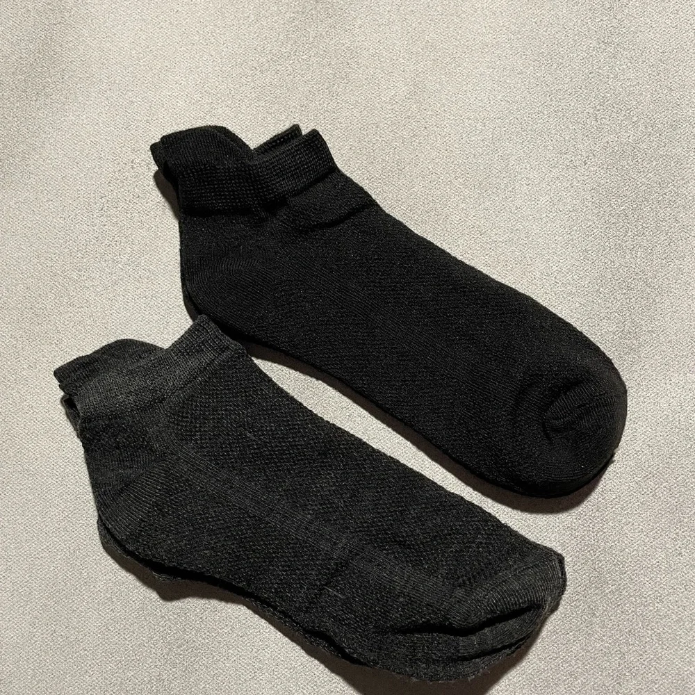 NEW Men's Assorted Ankle Socks - 2 Black, 1 White, 1 Blue, 1 Brown (One Size)
